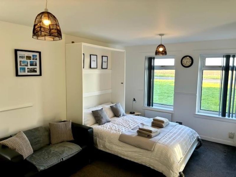 Modern Studio flat in Stenhousemuir Ideal location