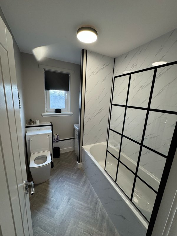 Freshly Renovated 3-Bed Flat | Parking | Fast Wi-Fi