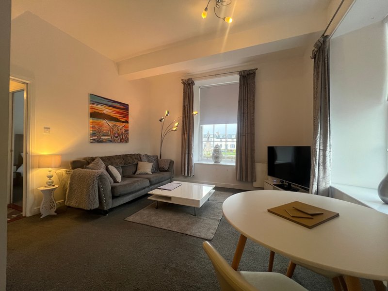 1-Bedroom Ground-Floor Apartment on Wellington Square, Ayr with Free Parking, Sleeps 2