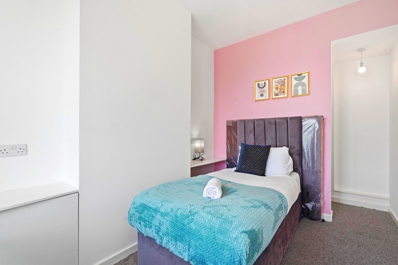Birmingham City Centre Retreat|Free WiFi|Sleeps 7!