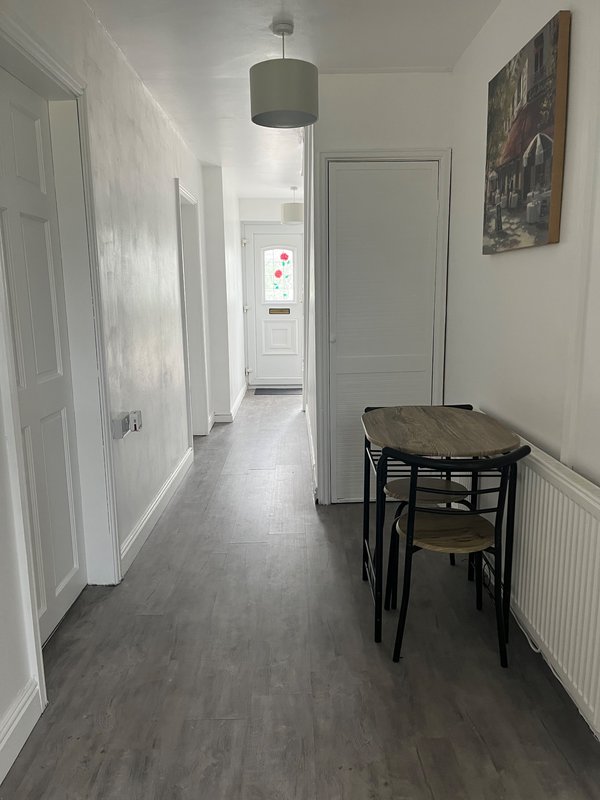 Comfortable 3-bedroom accommodation, large, parking area, company bookings accepted,  A41/A49 access