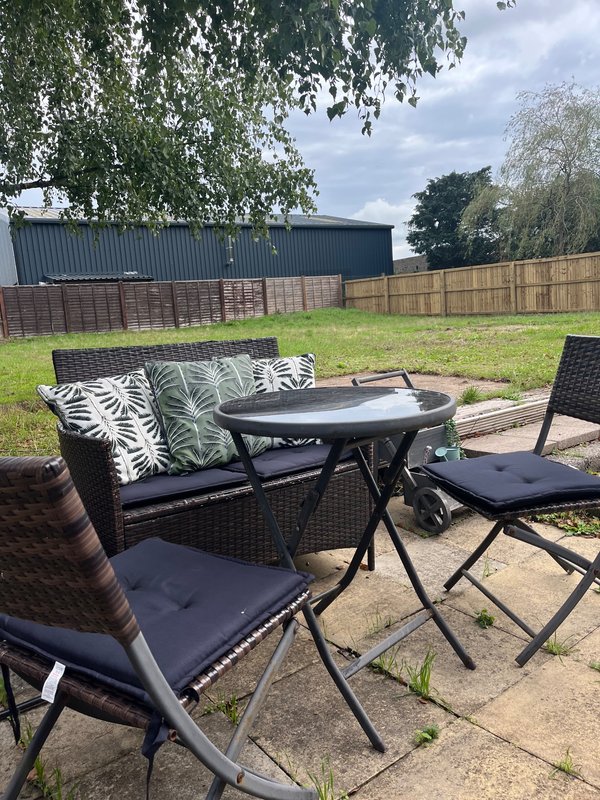 Comfortable 3-bedroom accommodation, large, parking area, company bookings accepted,  A41/A49 access