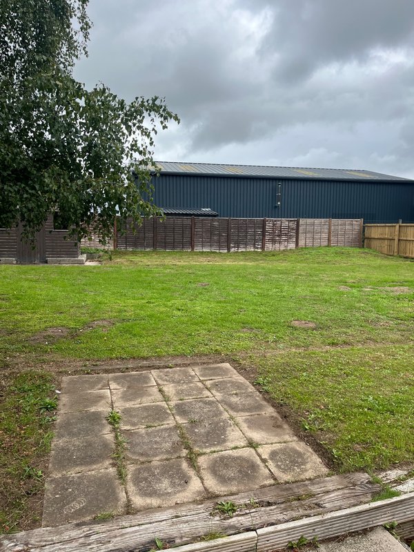 Comfortable 3-bedroom accommodation, large, parking area, company bookings accepted,  A41/A49 access