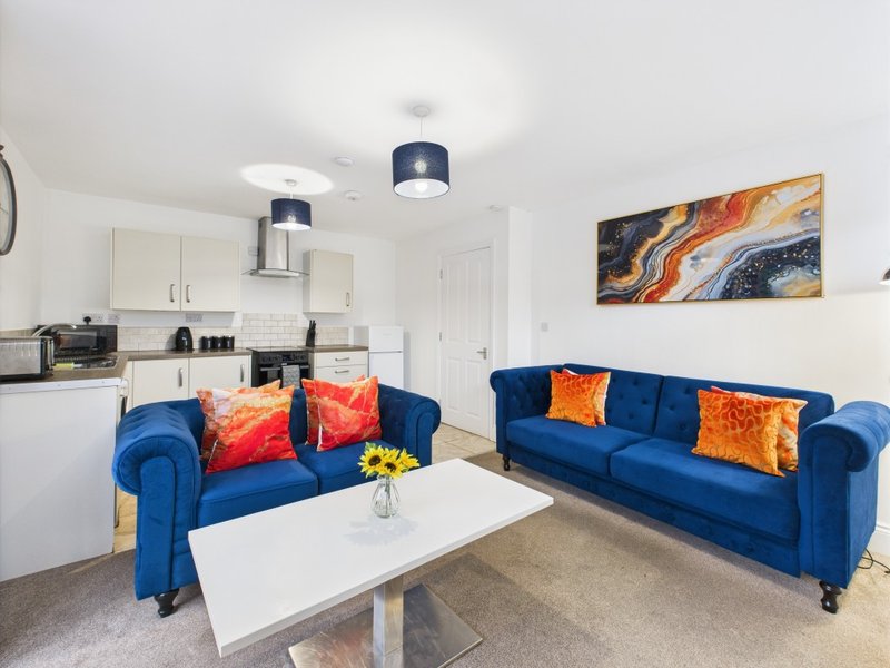 Modern Saxon Home | Pool & Gym Access | Parking