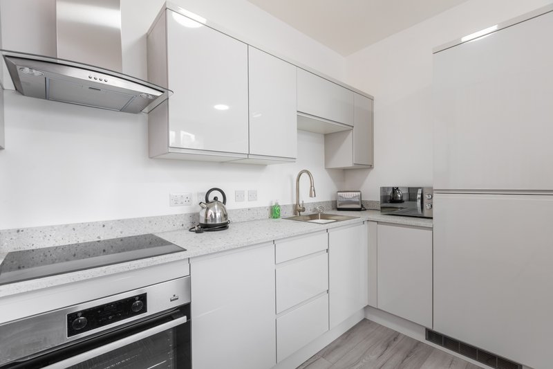 City centre 1 x bed studio close to Hull New Theatre with private parking space  ( fee applies )