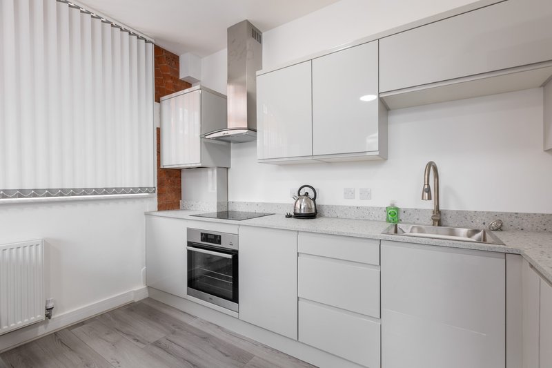 City centre 1 x bed studio close to Hull New Theatre with private parking space  ( fee applies )