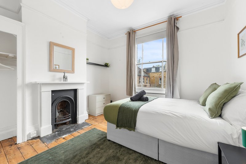 Brixton Hub - Spacious 4 Bed - Contractors Welcome