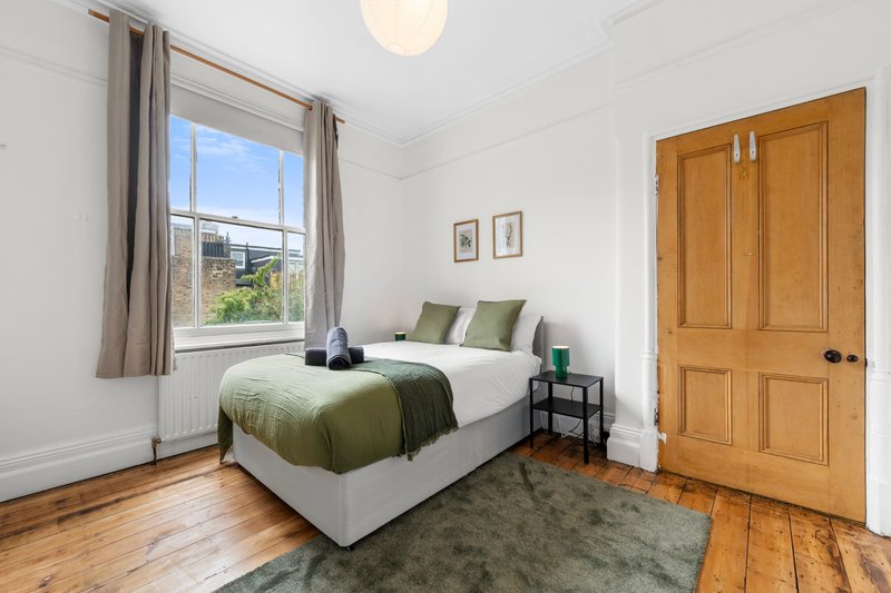 Brixton Hub - Spacious 4 Bed - Contractors Welcome