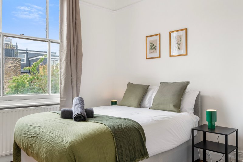 Brixton Hub - Spacious 4 Bed - Contractors Welcome