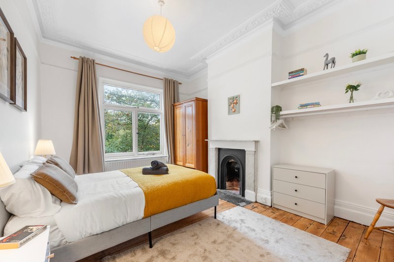Brixton Hub - Spacious 4 Bed - Contractors Welcome