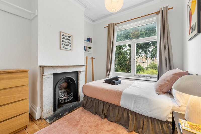 Brixton Hub - Spacious 4 Bed - Contractors Welcome