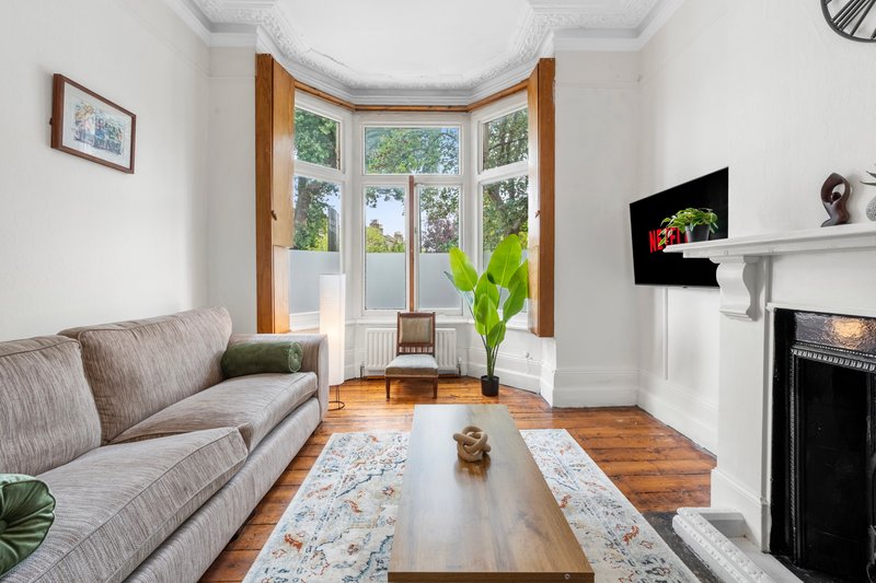 Brixton Hub - Spacious 4 Bed - Contractors Welcome
