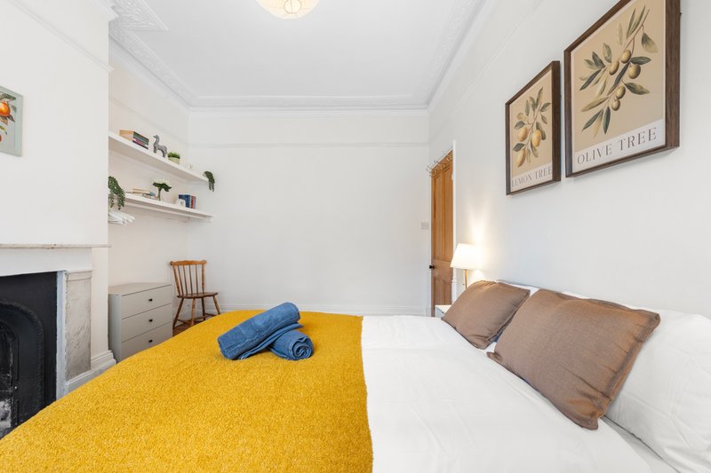 Brixton Hub - Spacious 4 Bed - Contractors Welcome