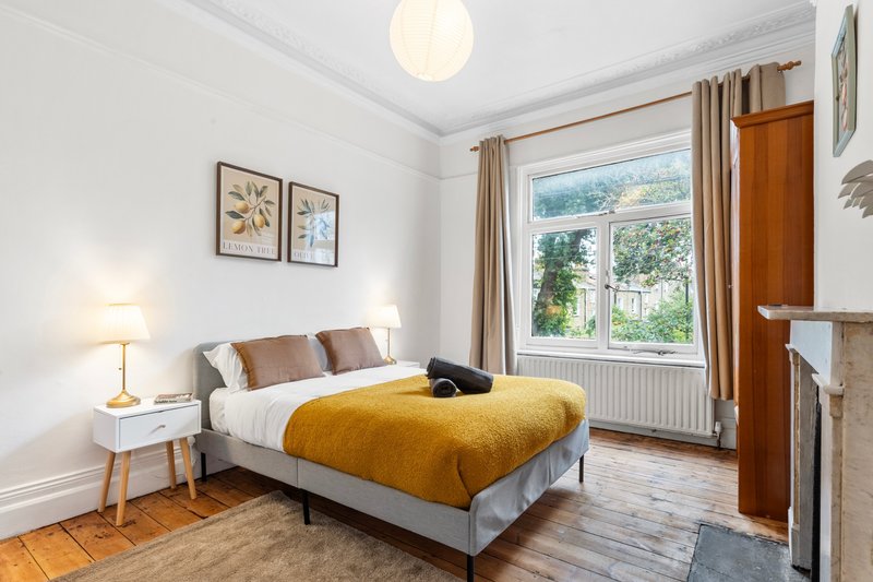 Brixton Hub - Spacious 4 Bed - Contractors Welcome