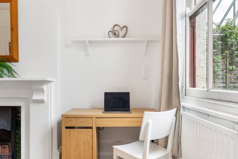 Brixton Hub - Spacious 4 Bed - Contractors Welcome