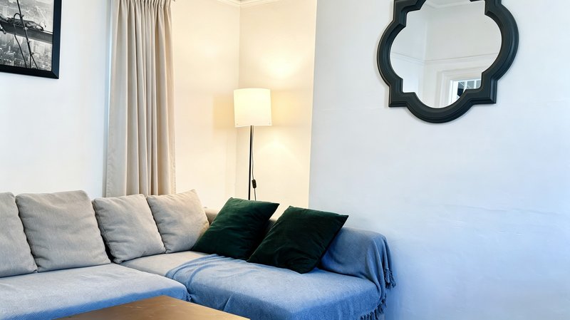Spacious 4-Bed House | Sleeps 7 | Wallasey — Contractor Friendly