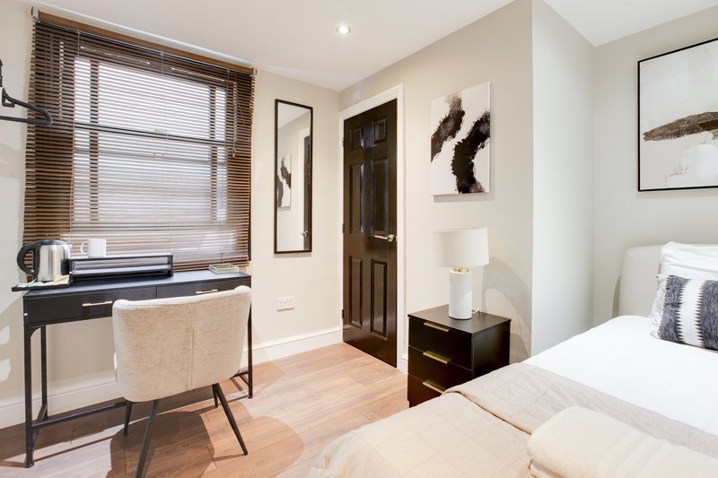Ensuite Single Room · Near Cambridge Station · Fast WiFi
