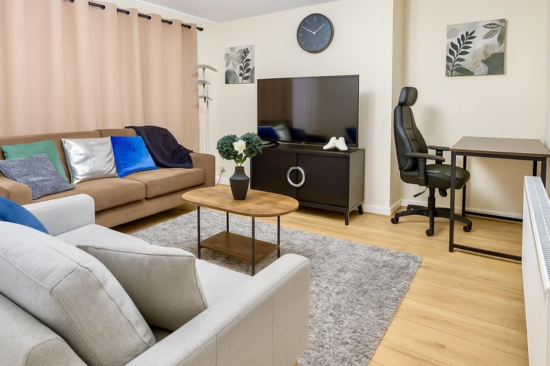 Sittingbourne 3BR Home | Parking | Work & Family