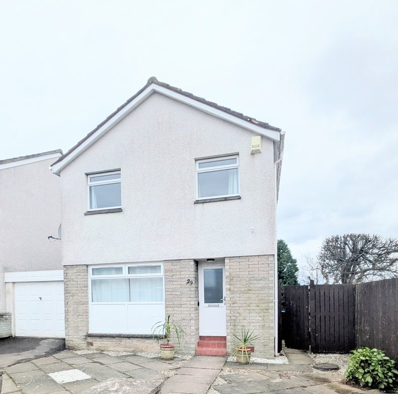 Kilmarnock 4-Bed House | Fast Links to Ayr, Glasgow & Irvine | Off-Street Parking