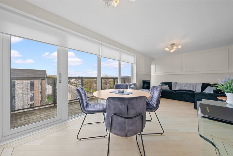 Wallace View 2 bedroom penthouse with free parking