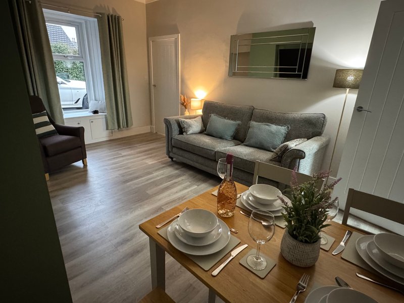 Refurbished 2-Bed Cottage in Blairgowrie