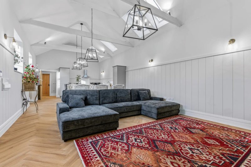 2/3 bedroom house, part of The Stable and Kennels Accommodation in Old Harlow.