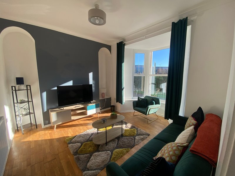 3 BEDS| Contractor/Relocation| Parking & Free WiFi