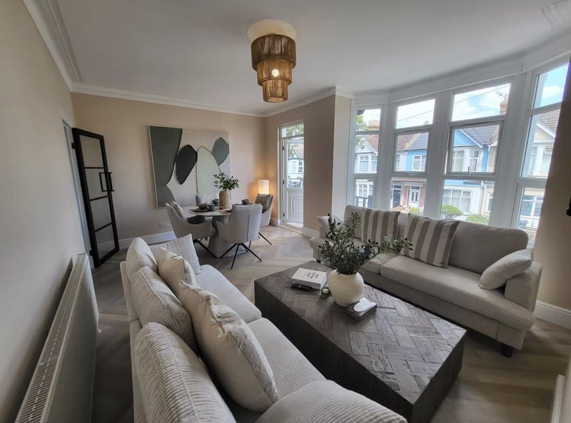 Frankie's Beach House - 2 Bedroom Flat in Southend on Sea