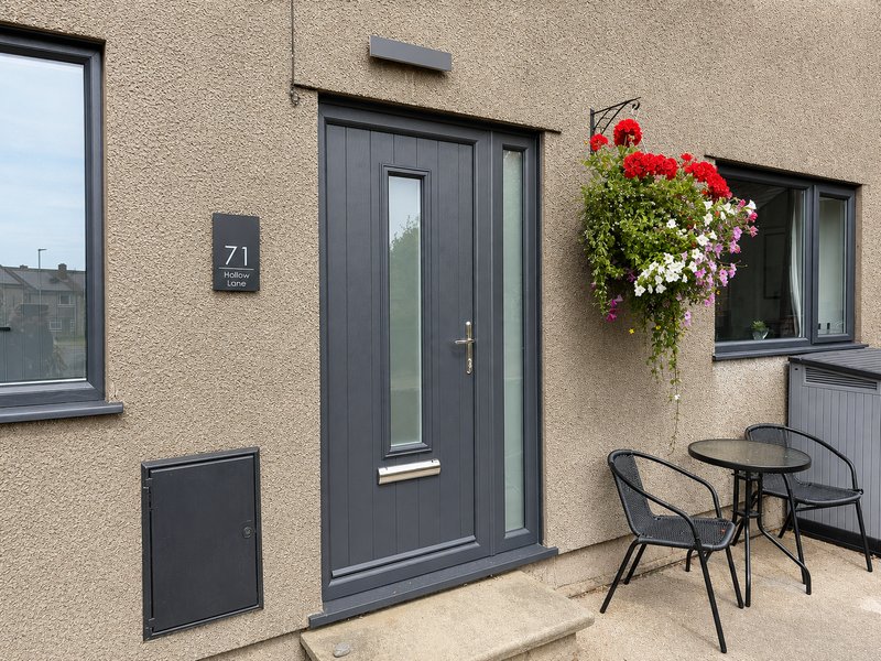 Hollow House | Great Location | Free Parking | Work Space | Fast Wi-Fi