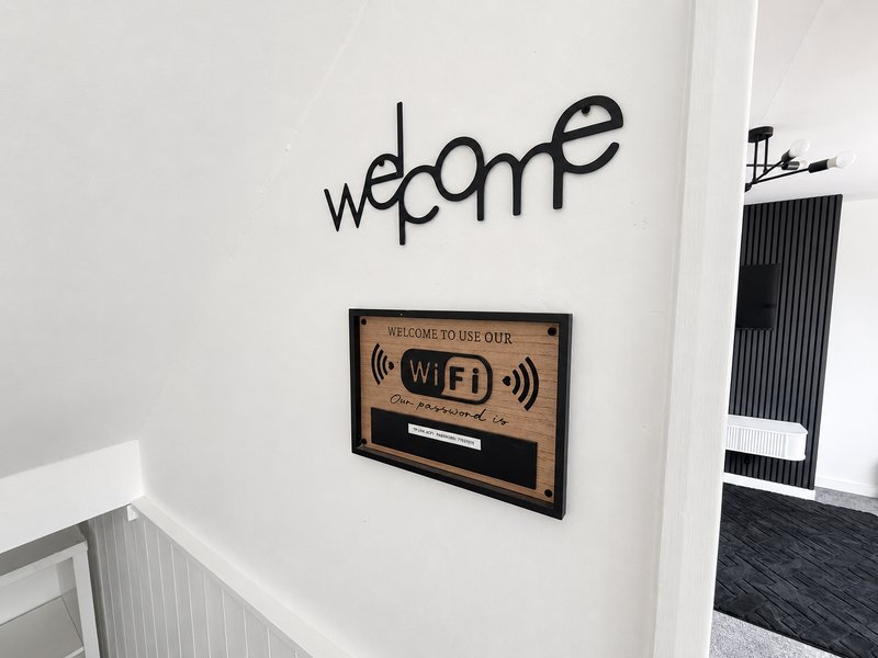 Hollow House | Great Location | Free Parking | Work Space | Fast Wi-Fi