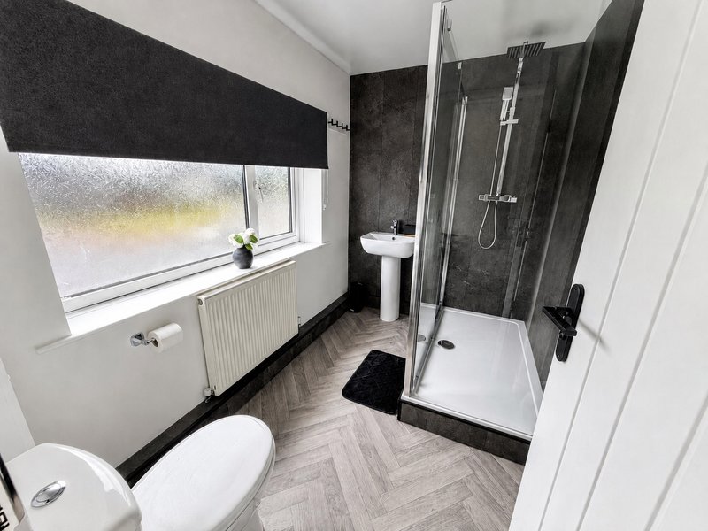 Hollow House | Great Location | Free Parking | Work Space | Fast Wi-Fi