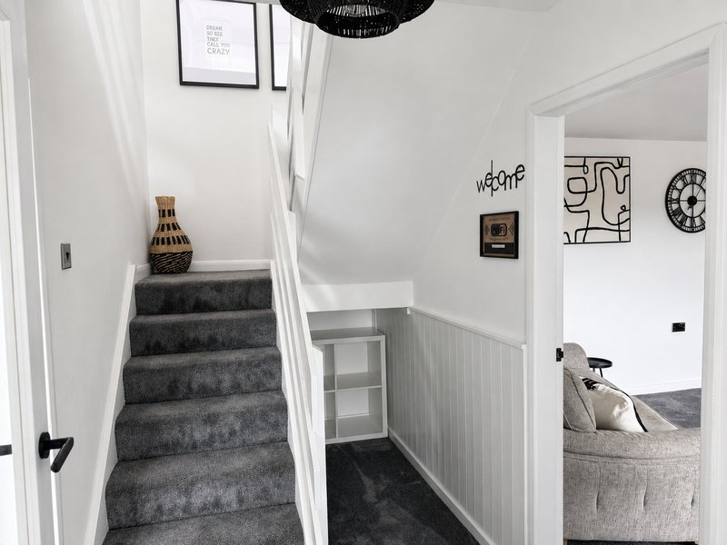 Hollow House | Great Location | Free Parking | Work Space | Fast Wi-Fi