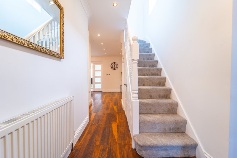 Modern Spacious 4 Bed Hayes Home with Free Parking