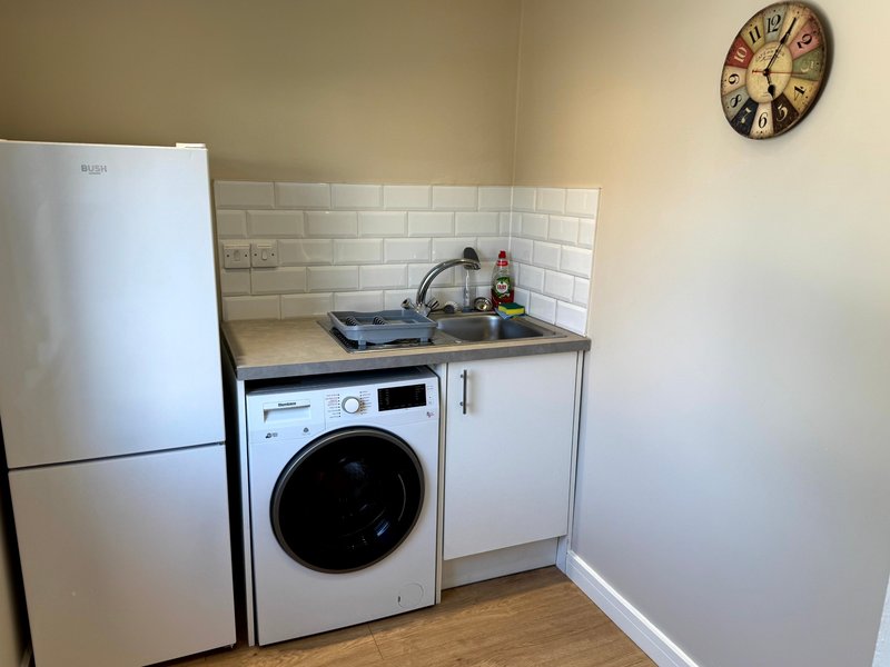 2-Bedroom Apartment | Sleeps 4 | Private Parking