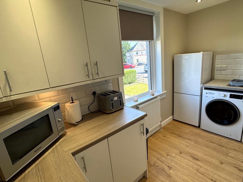 2-Bedroom Apartment | Sleeps 4 | Private Parking
