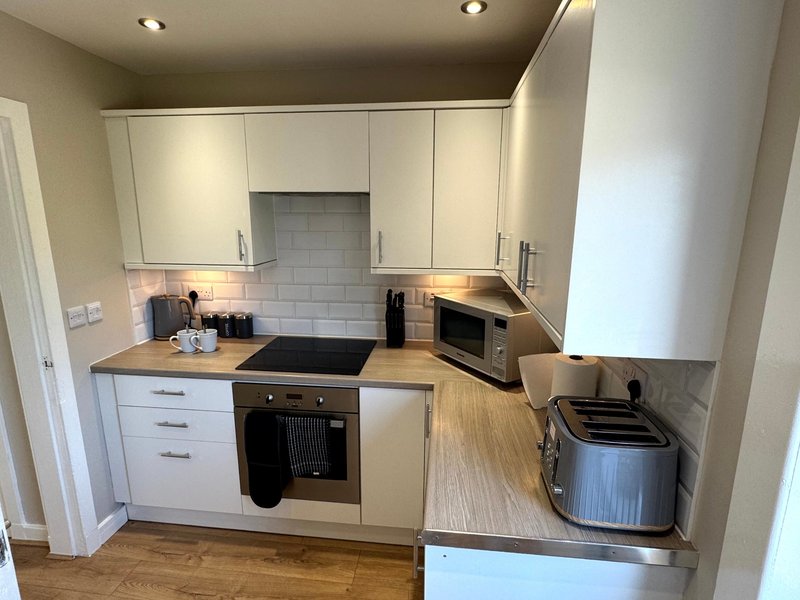 2-Bedroom Apartment | Sleeps 4 | Private Parking