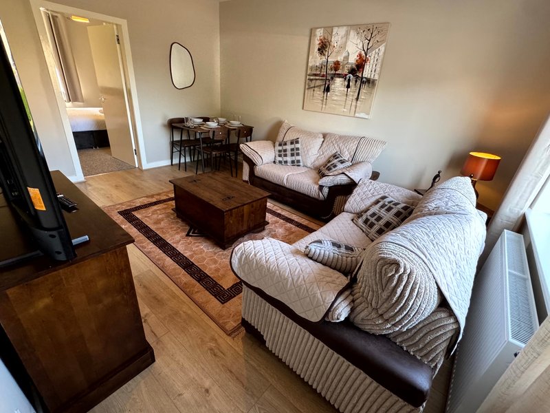 2-Bedroom Apartment | Sleeps 4 | Private Parking