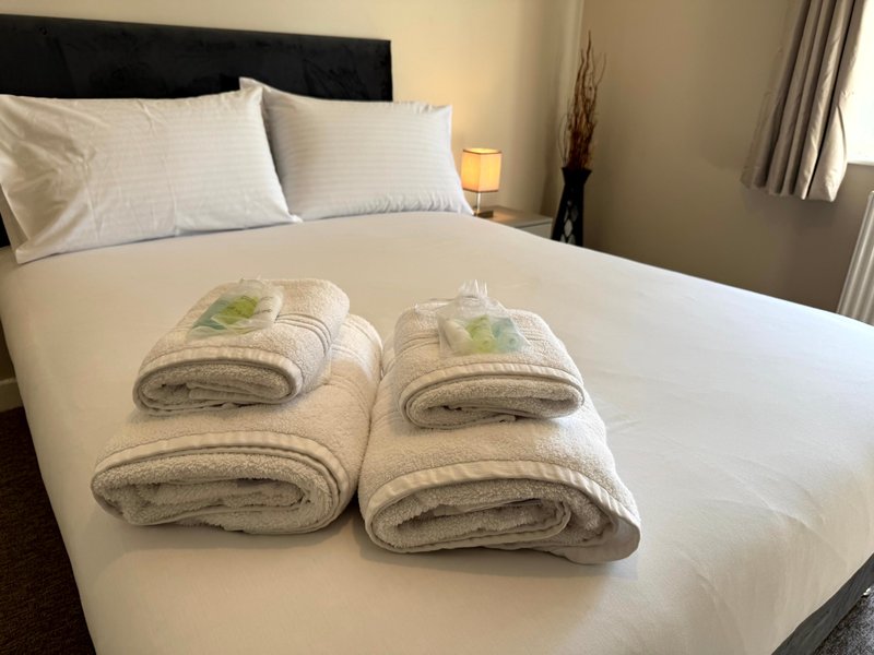 2-Bedroom Apartment | Sleeps 4 | Private Parking