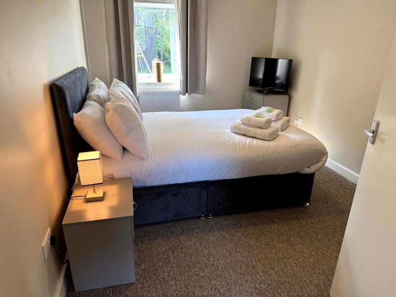 2-Bedroom Apartment | Sleeps 4 | Private Parking