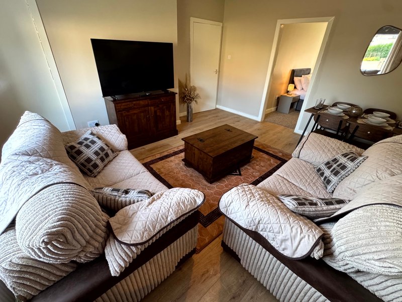 2-Bedroom Apartment | Sleeps 4 | Private Parking