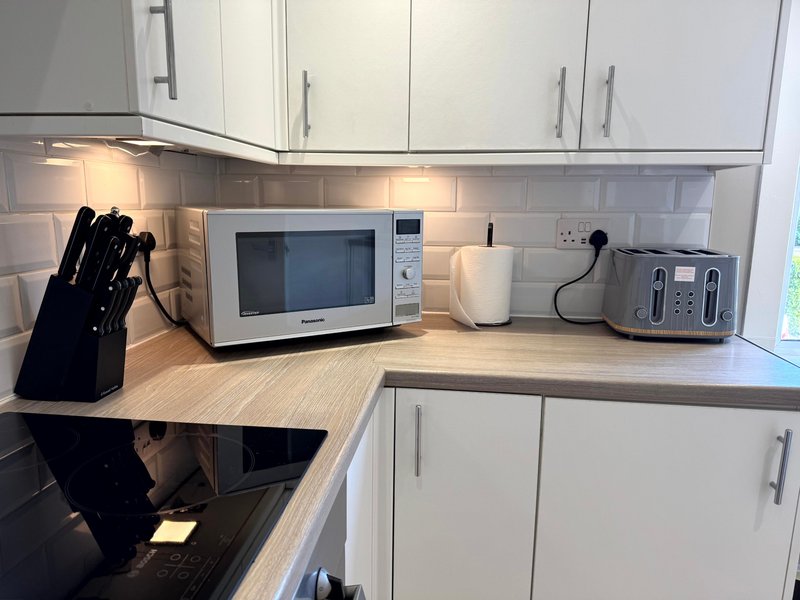 2-Bedroom Apartment | Sleeps 4 | Private Parking