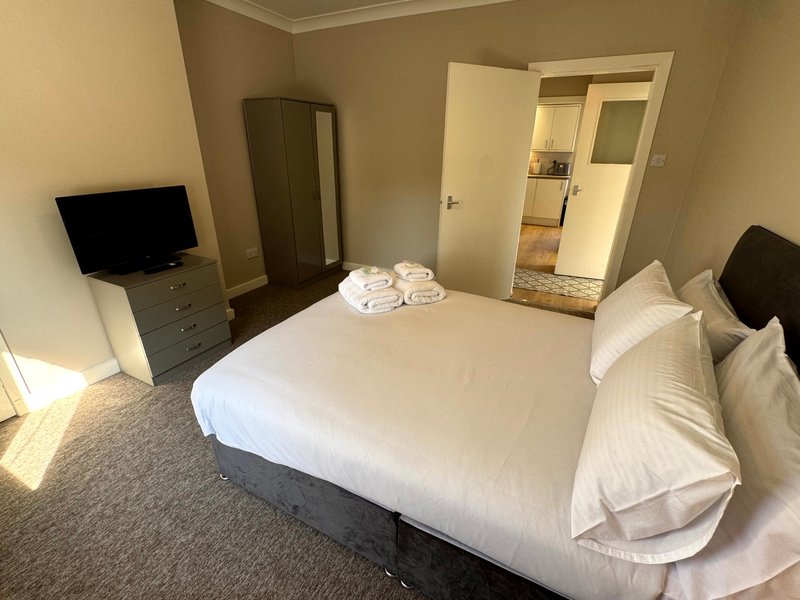 2-Bedroom Apartment | Sleeps 4 | Private Parking