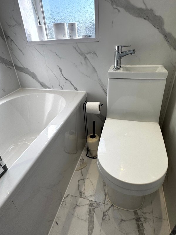 2-Bedroom Apartment | Sleeps 4 | Private Parking
