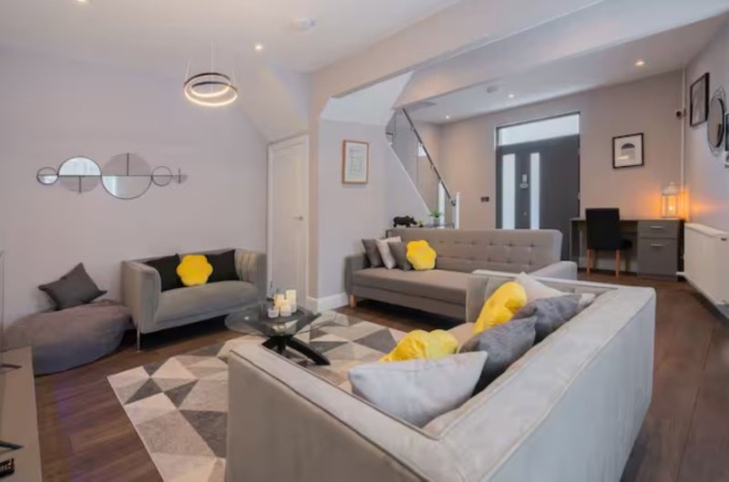 Luxury 3-BR | Near Stadium | Parking & Wi-Fi