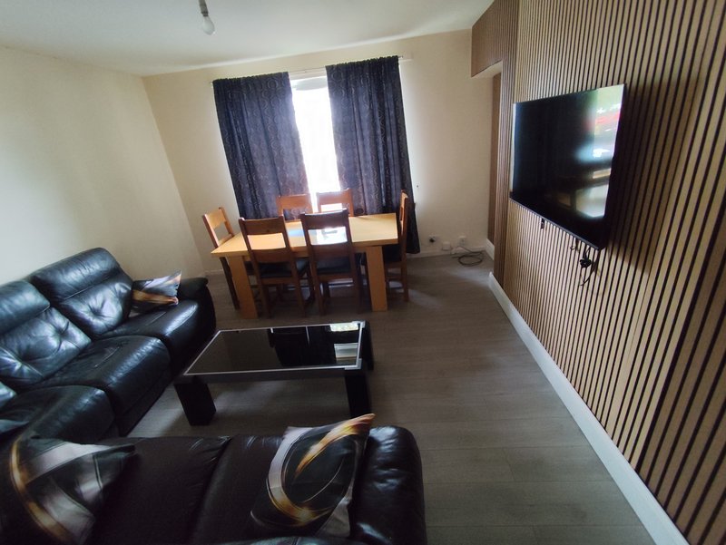 Posh Scot Stays | 3 bed service accommodation in Glasgow road Camelon Falkirk Sleeps 6 only