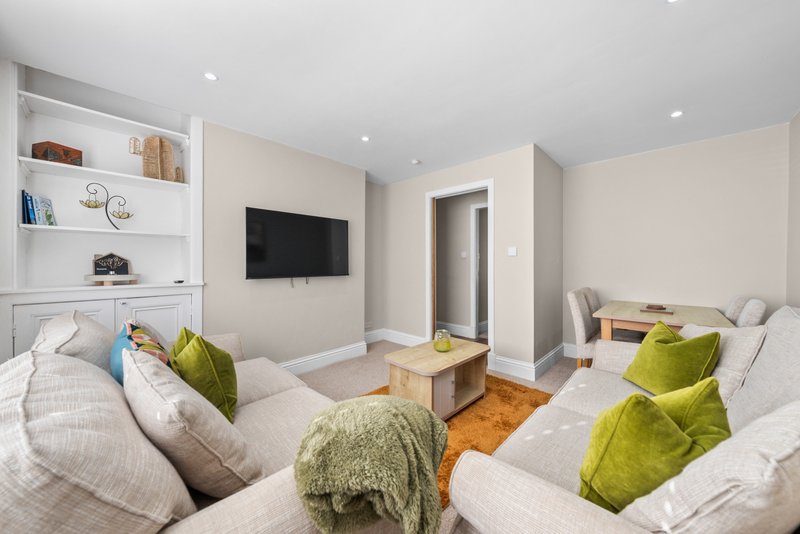 2BR House Sleeps 4 in Greenock I Private Parking