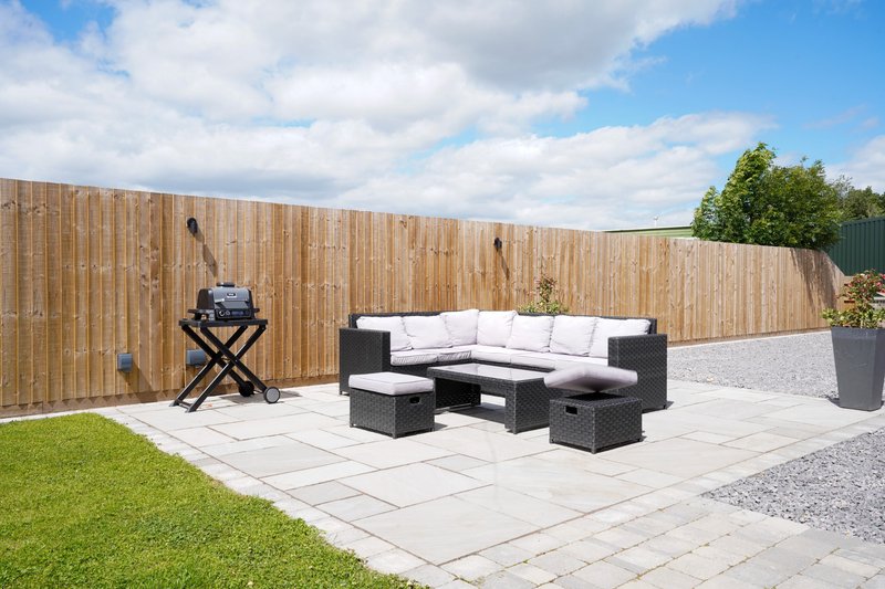 A spacious outdoor area gives working groups a great place to relax and switch off after a busy day. With comfortable outdoor seating, a large patio and BBQ, there’s plenty of room to unwind.