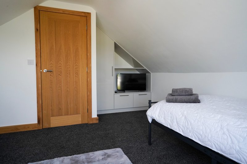 Clean, practical and well presented, it offers a comfortable space to unwind and get a good night’s sleep.