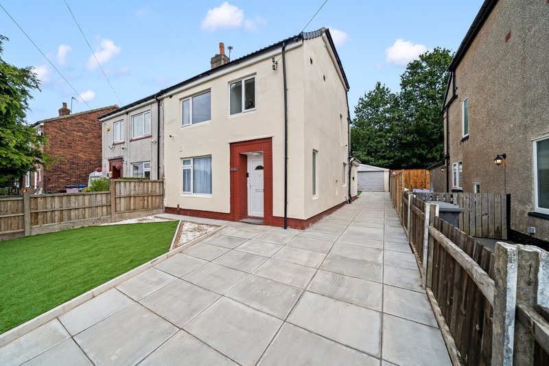 5 Bedrooms 2.5 Bath | 8 beds | Fast WiFi | Driveway Parking | M46
