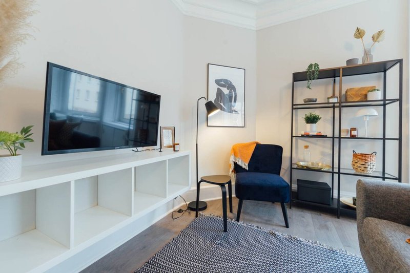 Stylish Stirling Apartment - free parking